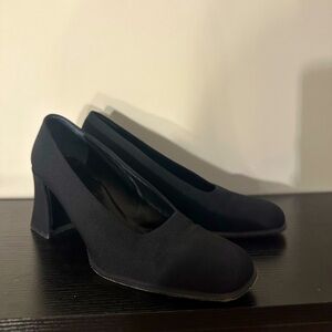 Gorgeous Via Spiga black pumps